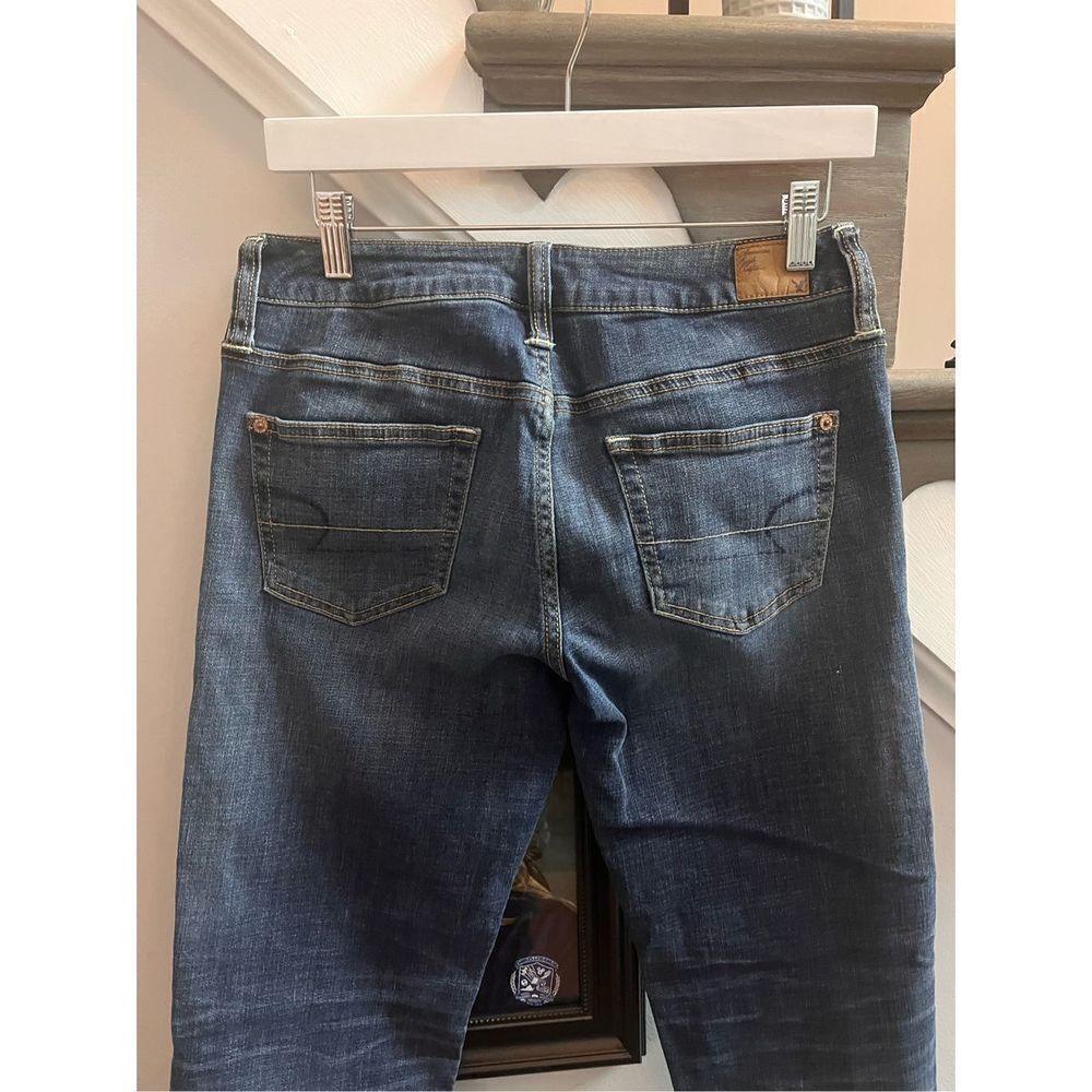 American Eagle Boy Fit Medium Wash Jeans sz 2 EUC